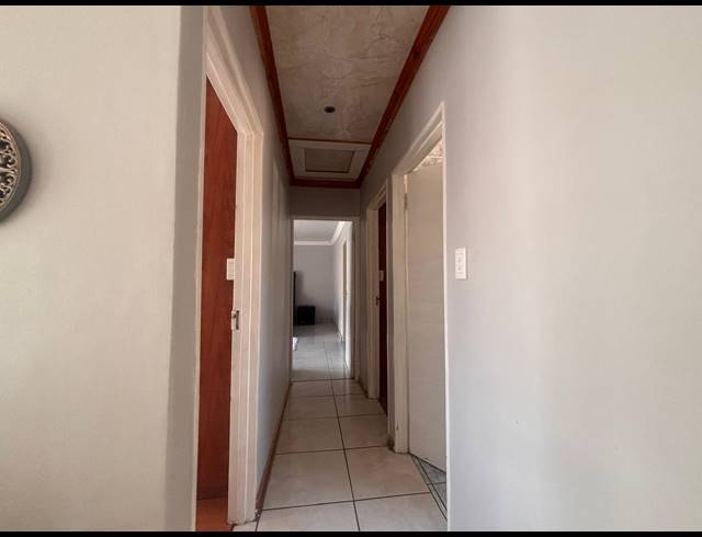 3 BEDROOM HOUSE TO LET IN MANDELA VIEW
